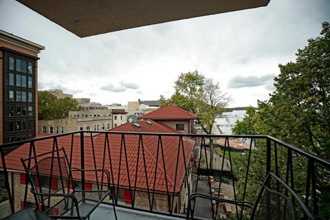 Surf and Surfside apartments and townhomes in Downtown Madison, WI. Fully Furnished, studio, one bedroom, 2 bedroom. Lake views. Managed by Wisconsin Management Company